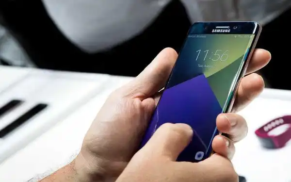 Samsung to Suspend Galaxy Note 7 Sales After Battery Explosions While Charging